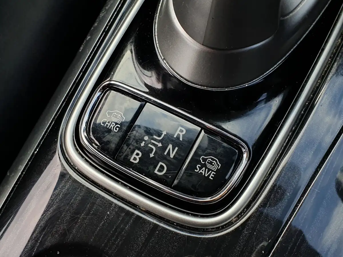 2015-mitsubishi-outlander-20-gx4h-phev-big-21
