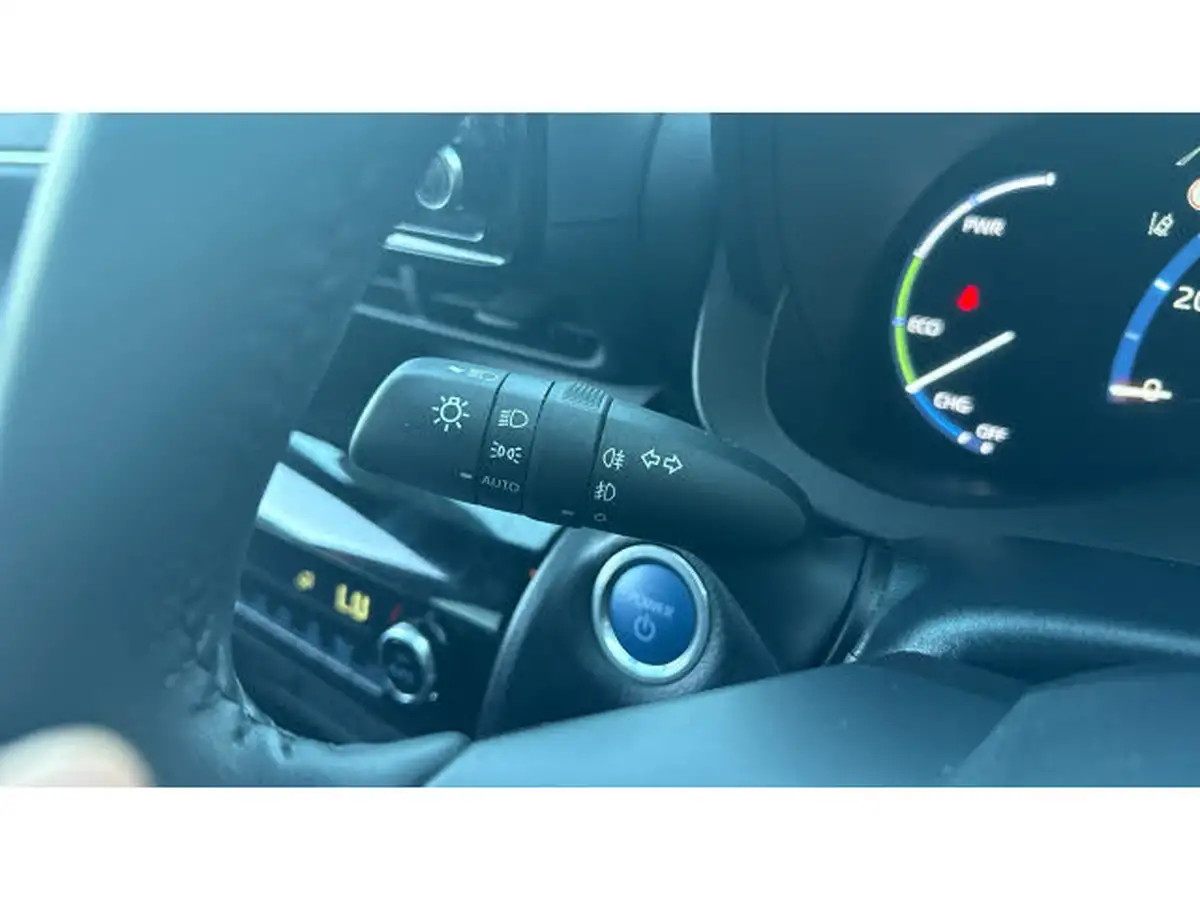 2023-toyota-yaris-cross-15-vvt-i-design-big-23