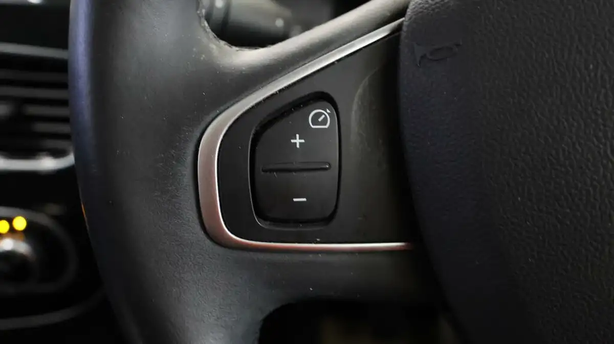 2018-renault-clio-09-tce-dynamique-s-nav-big-22