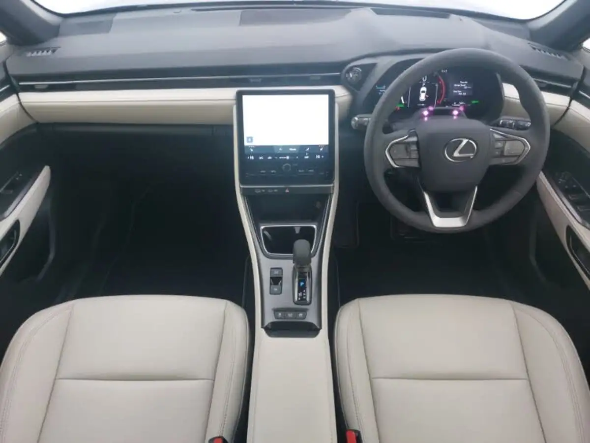 2024-lexus-lbx-15-premium-plus-big-2