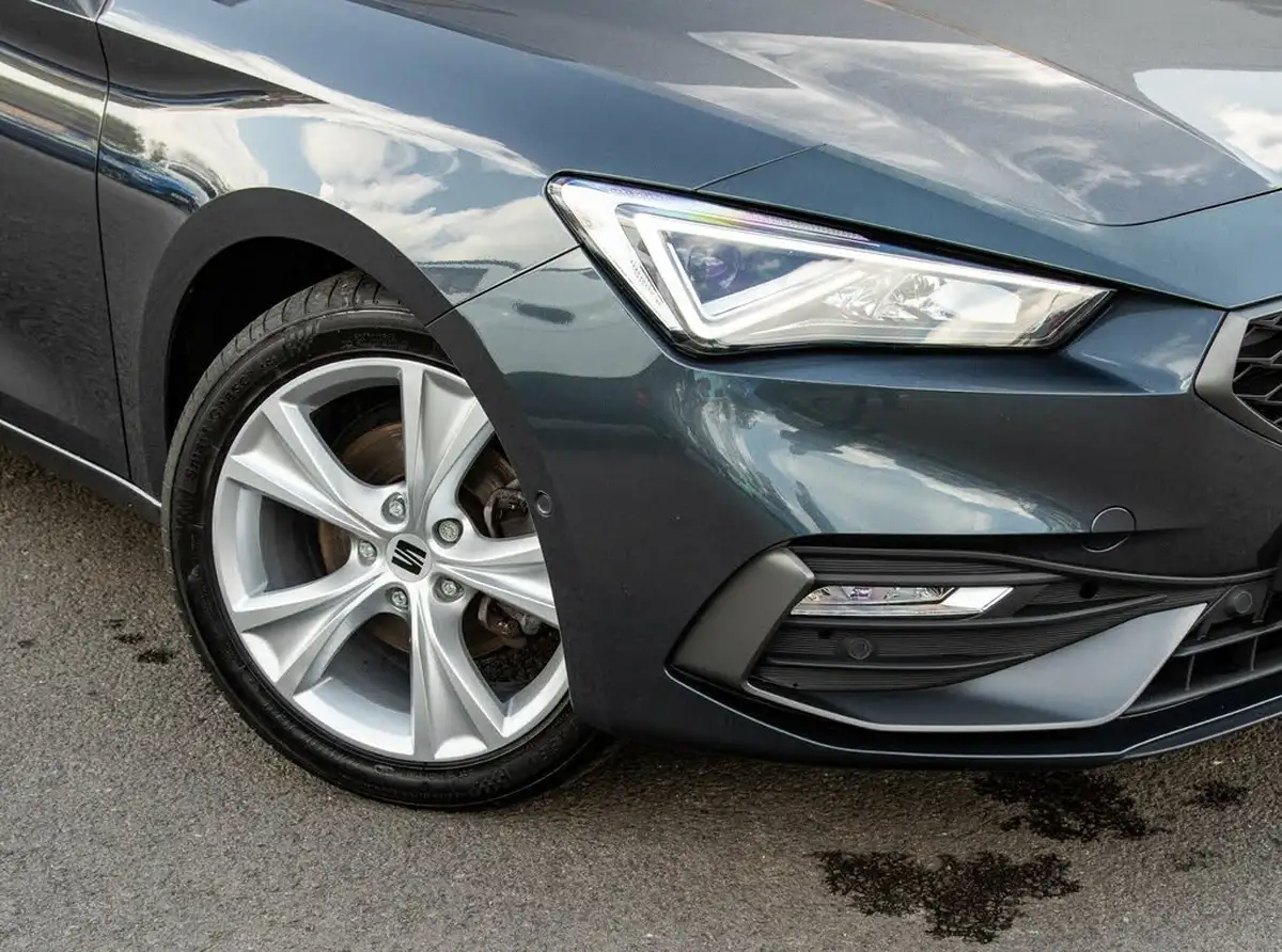 2020-seat-leon-15-etsi-fr-estate-big-1