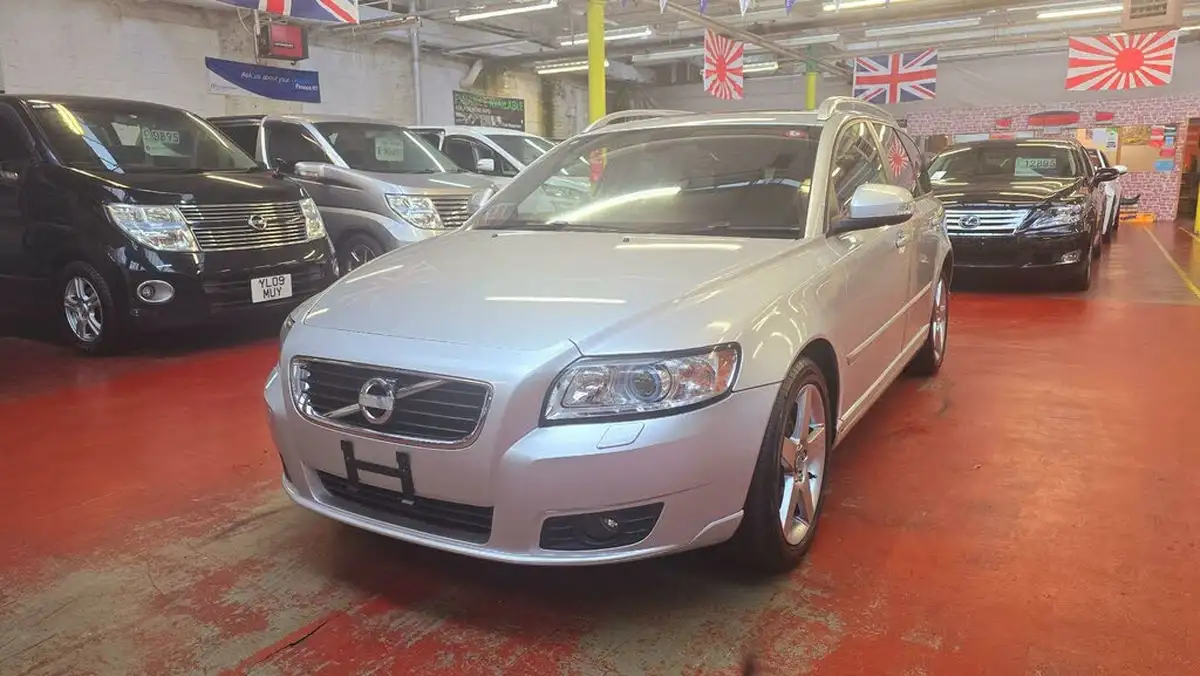 2012-volvo-v50-big-26