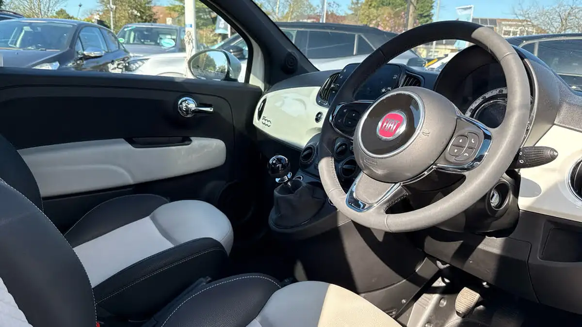 2022-fiat-500-10-dolcevita-big-10