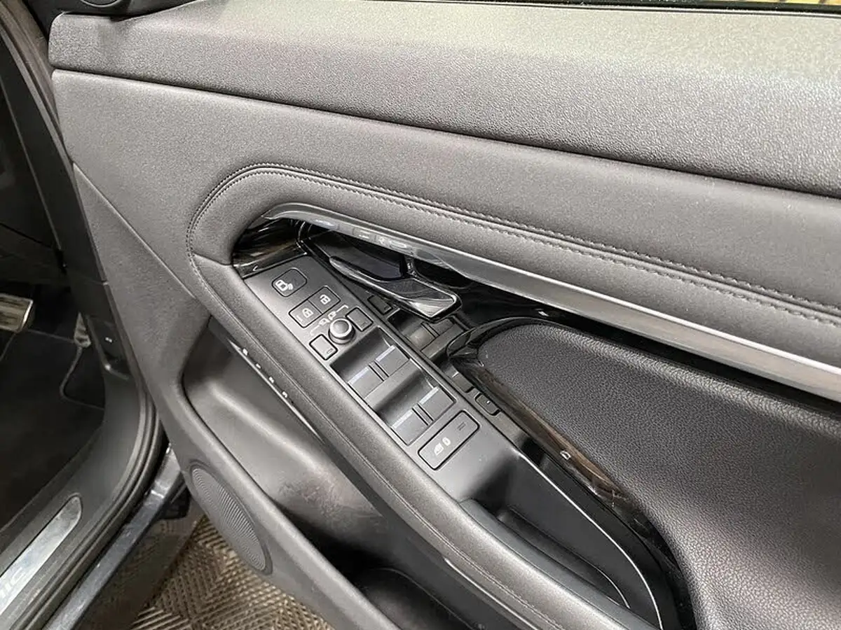 2021-land-rover-range-rover-evoque-15-p300e-r-dynamic-se-big-41