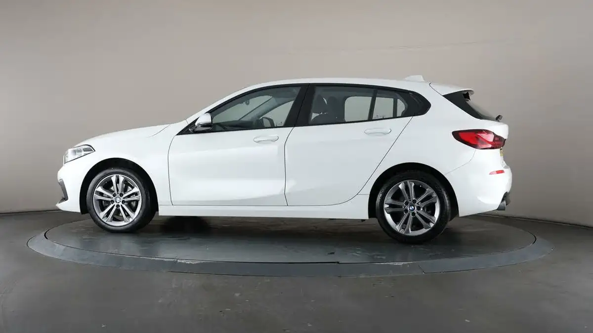 2021-bmw-1-series-15td-116d-sport-lcp-big-28