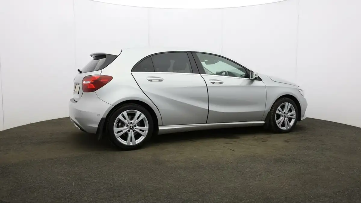 2017-mercedes-benz-a-class-15d-a180d-sport-premiumss-7g-dct-big-45