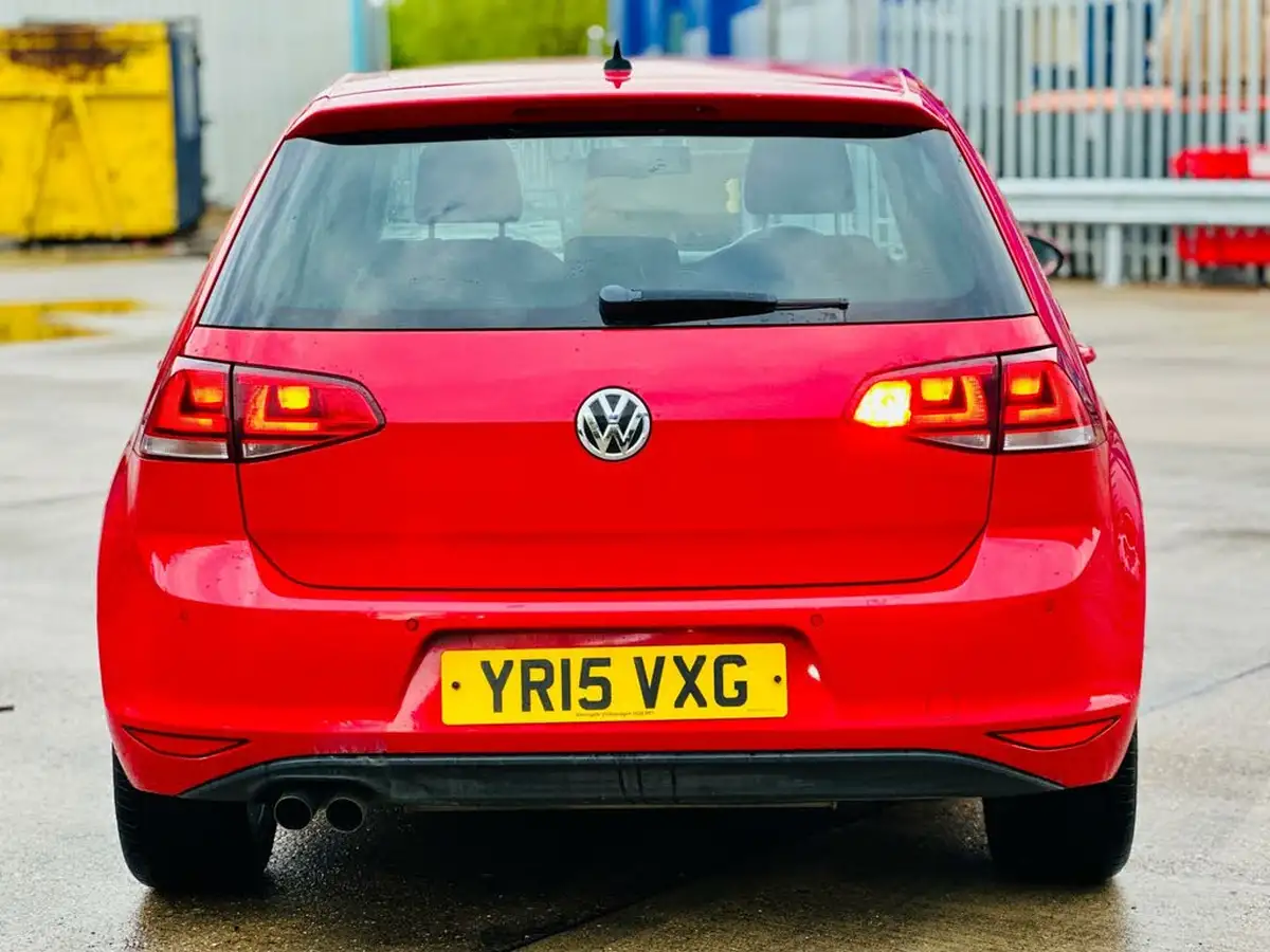 2015-volkswagen-golf-20tdi-gt-hatchback-5d-big-42
