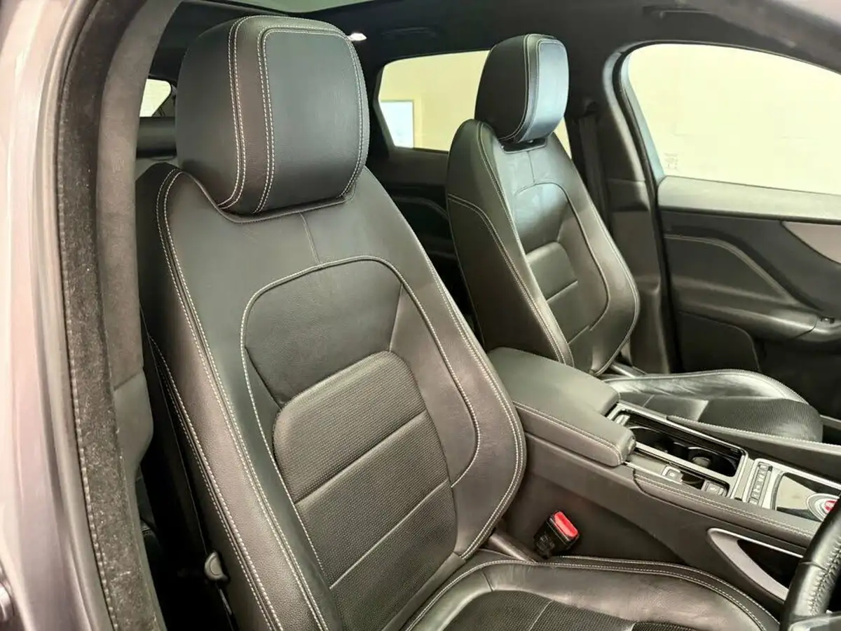 2019-jaguar-f-pace-20-i4d-chequered-flag-180ps-big-9