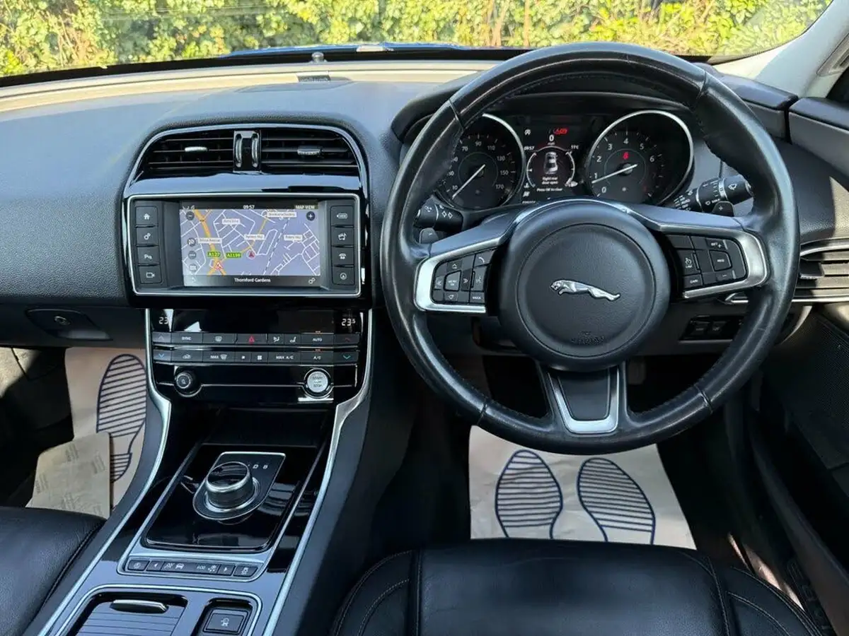 2017-jaguar-xe-20i-prestige-200ps-ss-1999cc-big-14