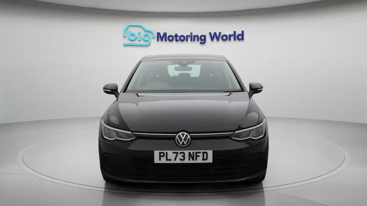 2024-volkswagen-golf-10-tsi-life-hatchback-big-2