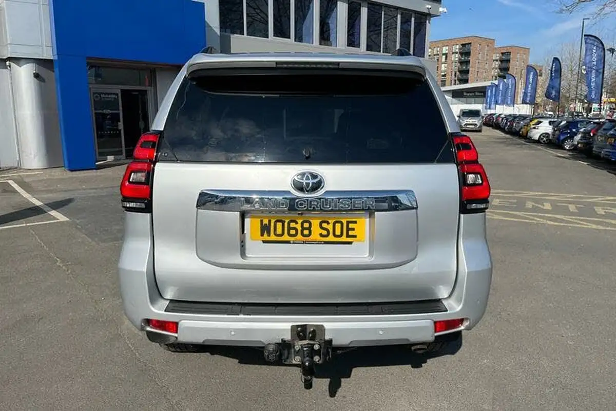 2019-toyota-land-cruiser-28d-4d-icon-7st-big-35