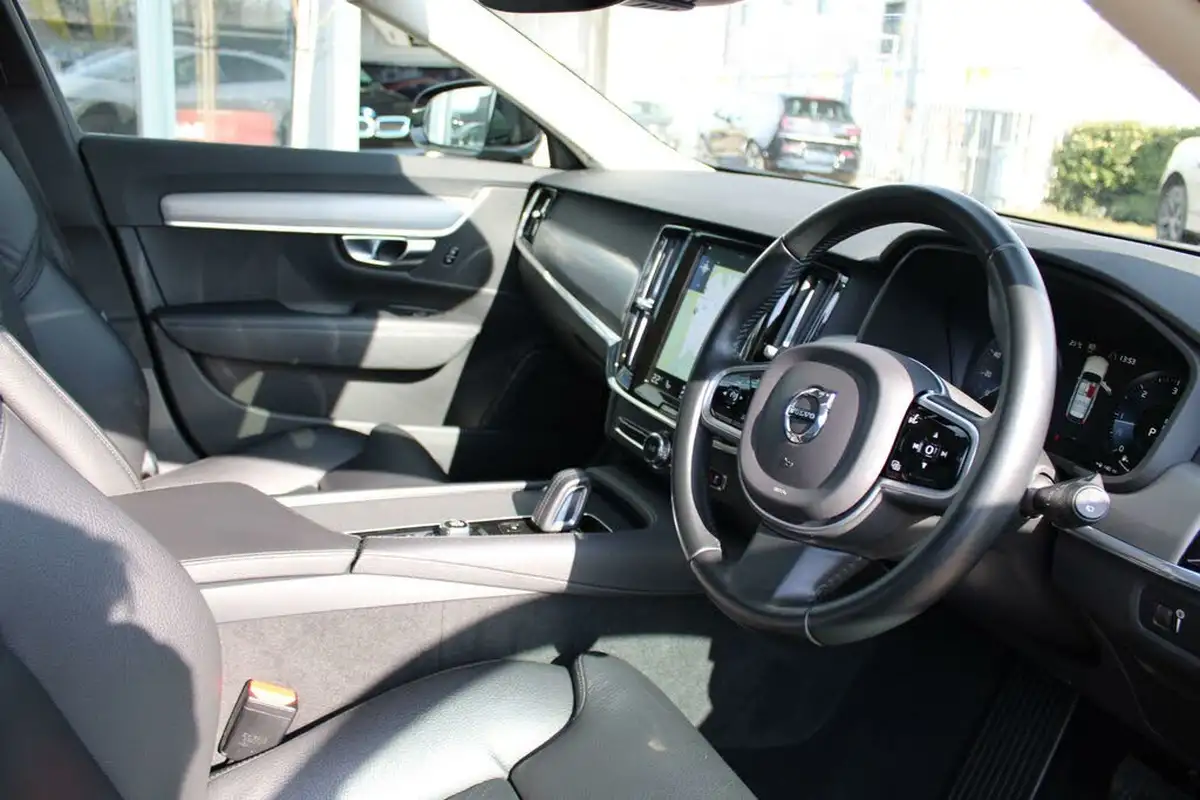 2021-volvo-v90-20td-b4-momentum-big-6