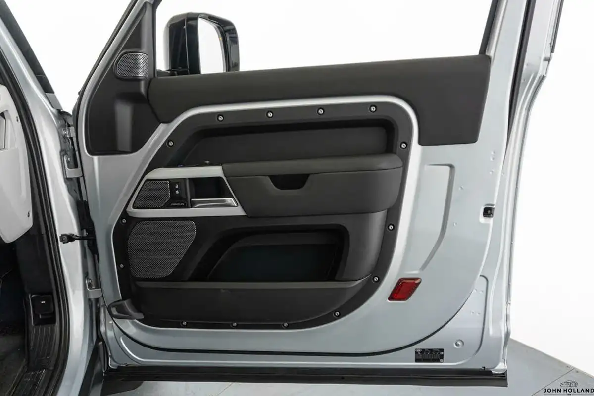 2021-land-rover-90-defender-30-d250-first-edition-big-33