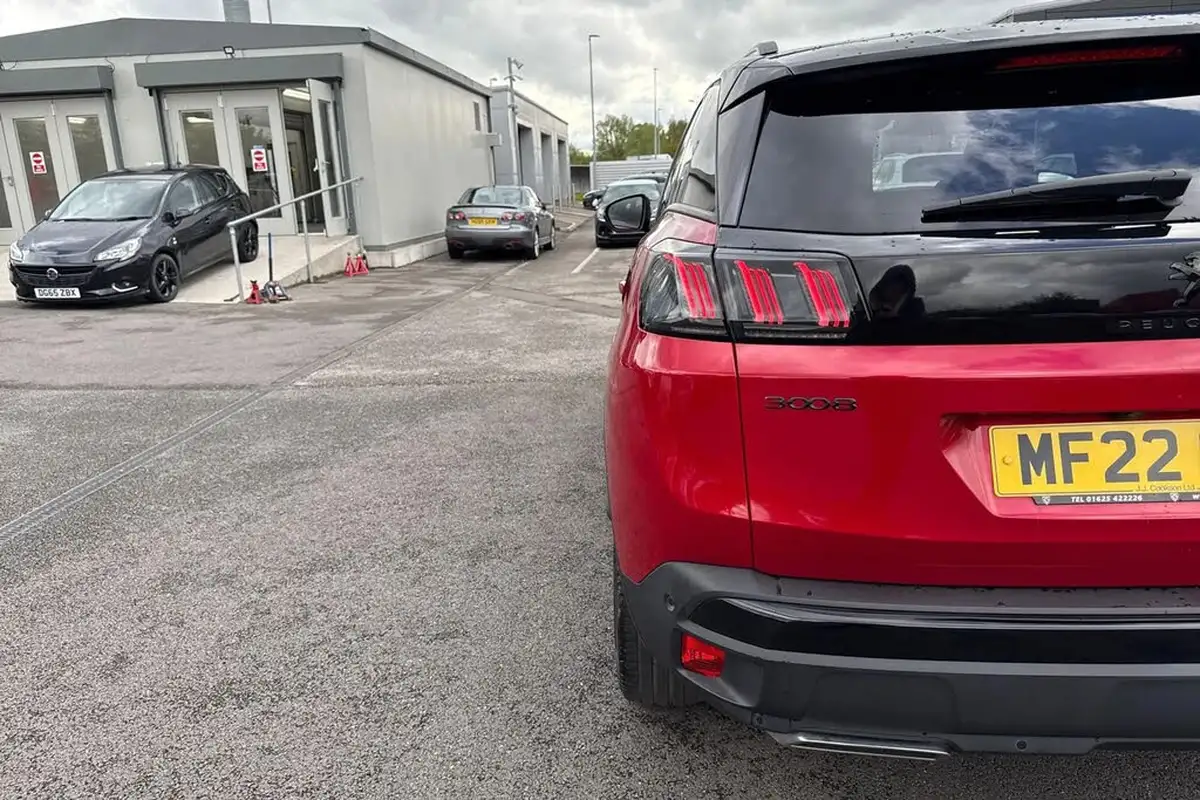 2022-peugeot-3008-suv-16-puretech-gt-225bhp-hybrid-e-eat8-big-34