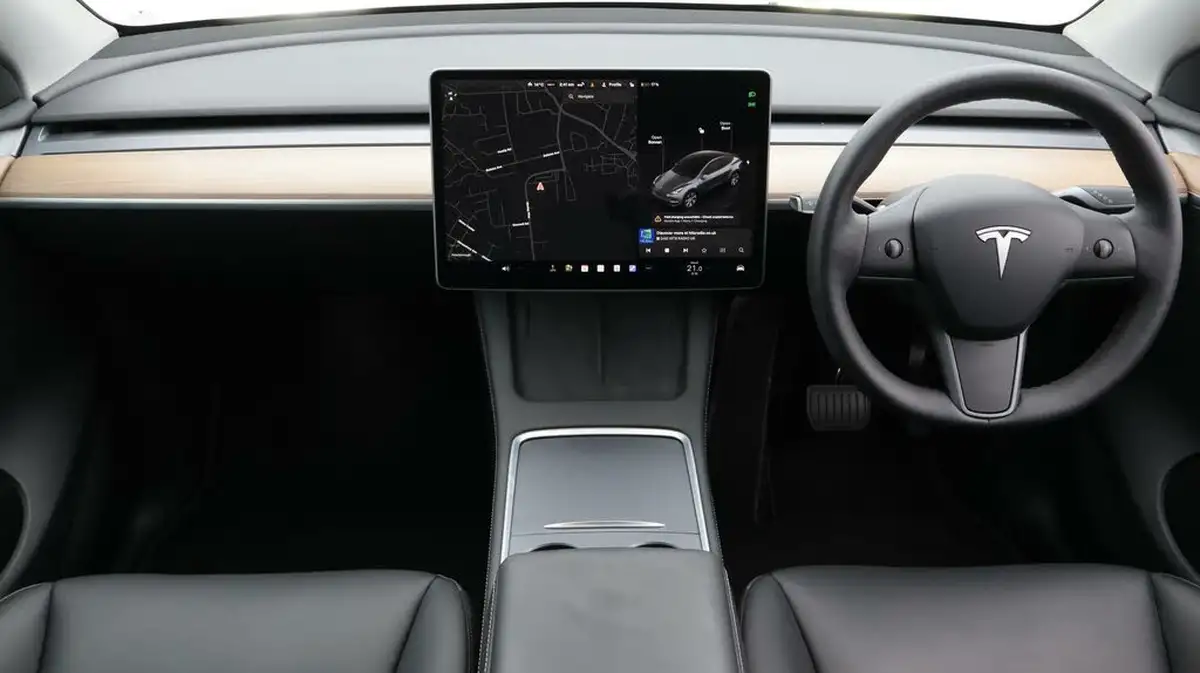2022-tesla-model-y-e-long-range-big-13