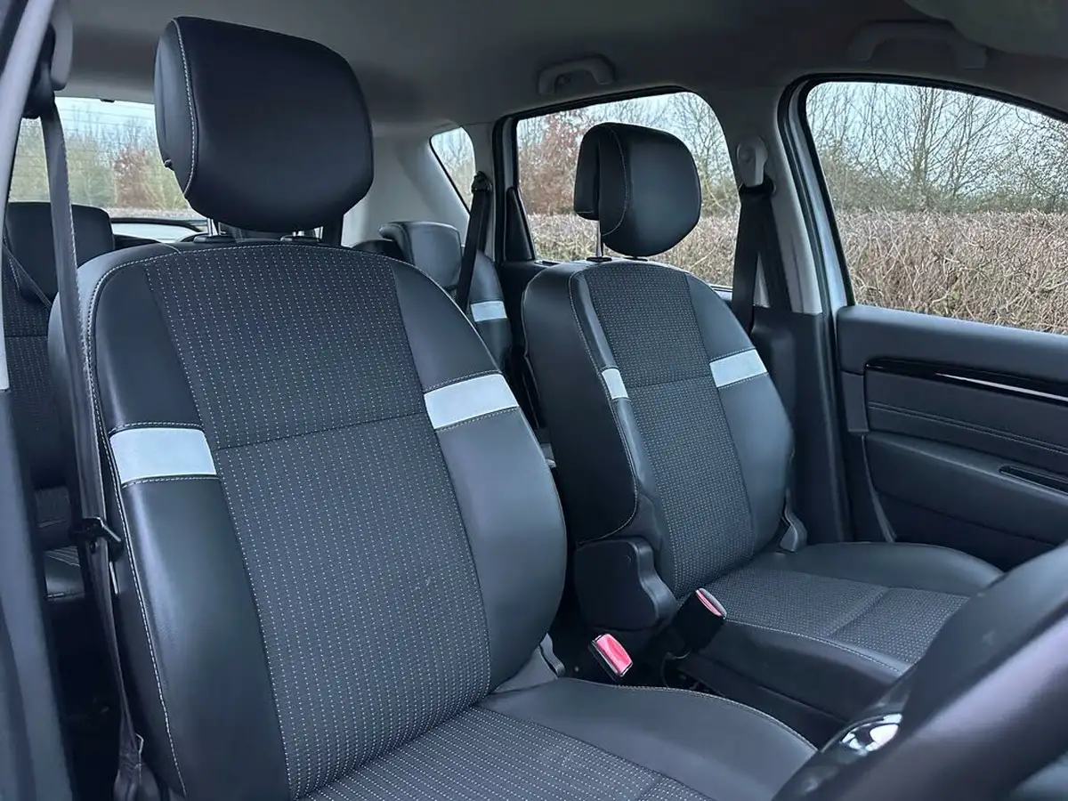 2013-renault-scenic-15dci-dynamique-tom-tom-hatchback-big-17