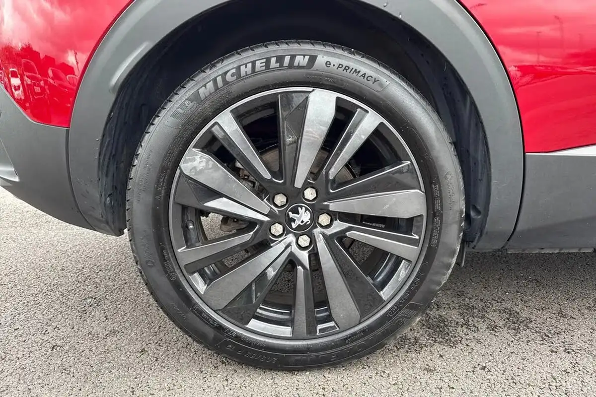 2022-peugeot-3008-suv-16-puretech-gt-225bhp-hybrid-e-eat8-big-10
