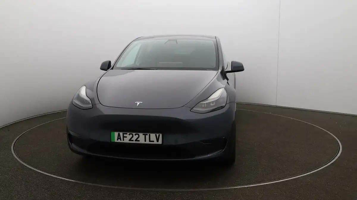 2022-tesla-model-y-e-long-range-big-30