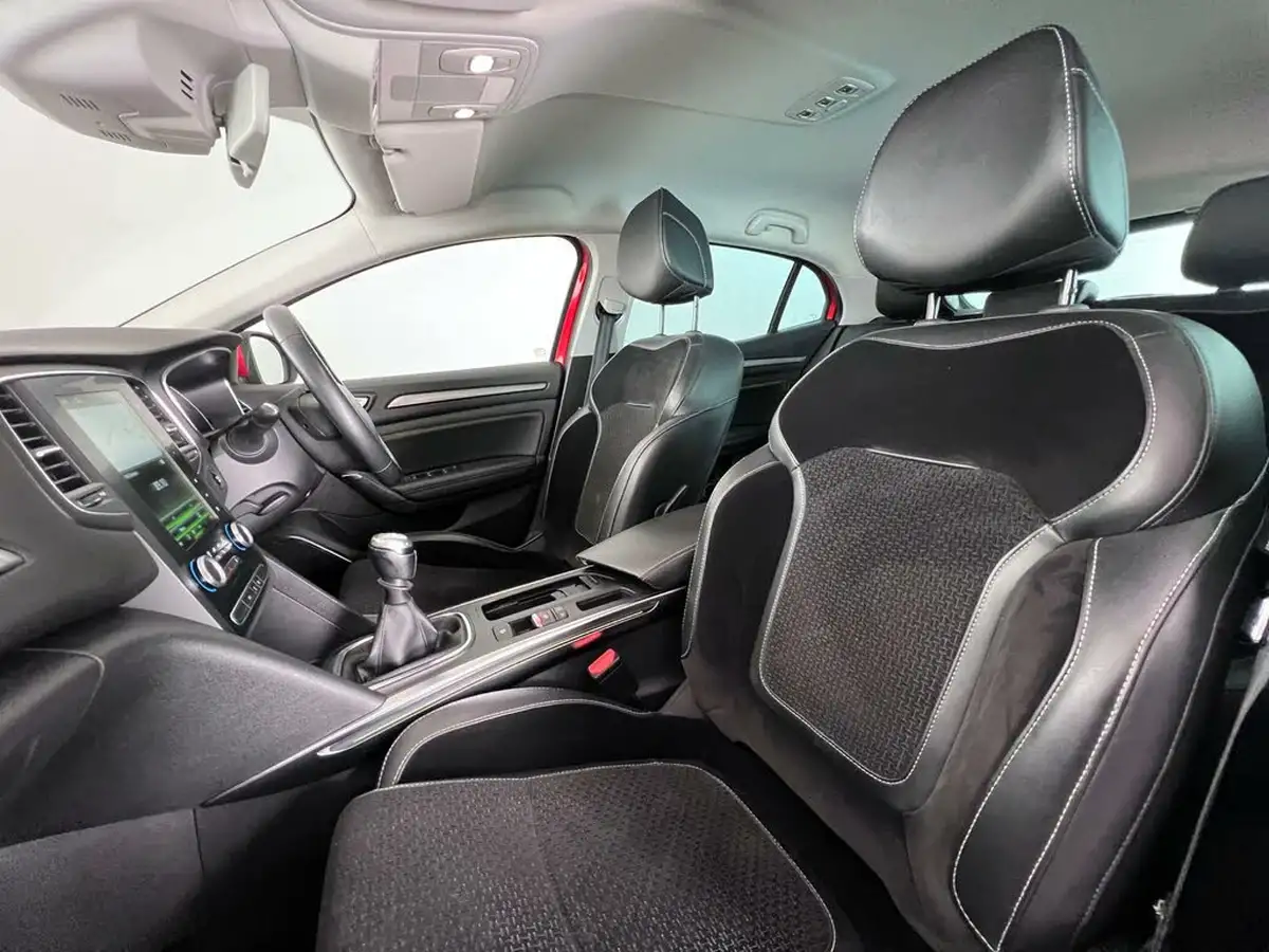 2016-renault-megane-15dci-dynamique-s-nav-hatchback-big-11