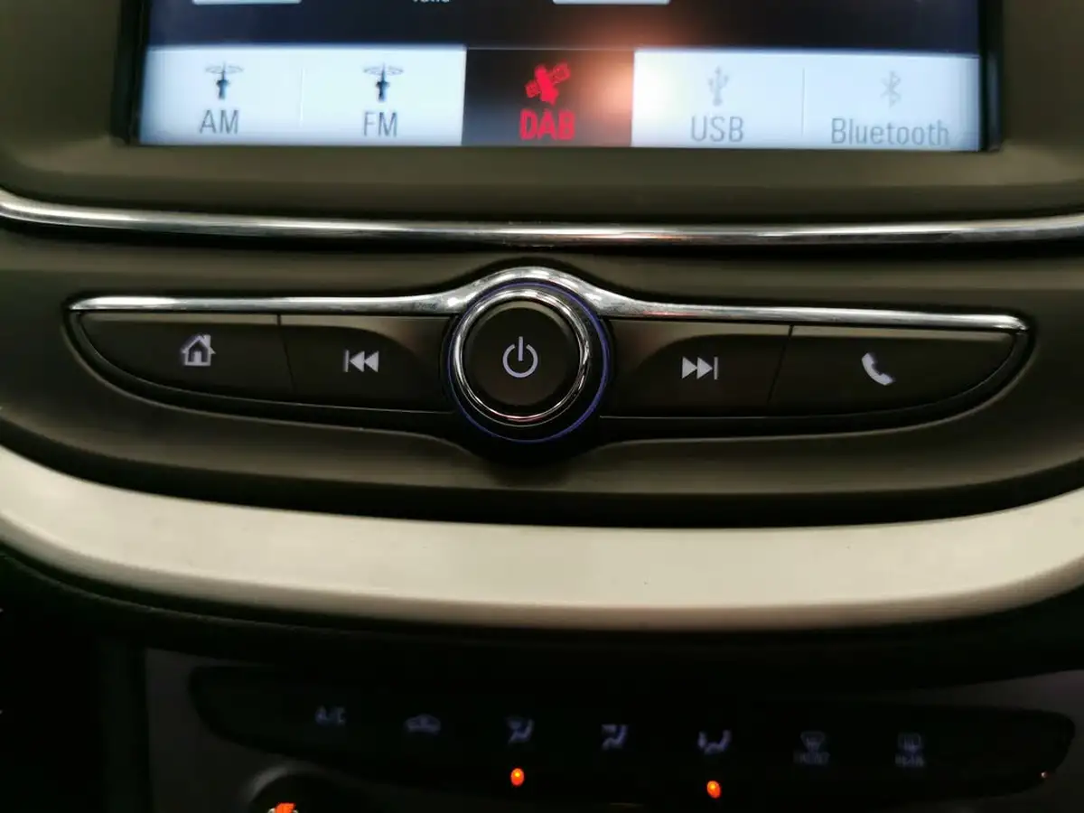 2019-vauxhall-astra-16cdti-design-110ps-ss-ecotec-blueinjection-hatchback-big-4