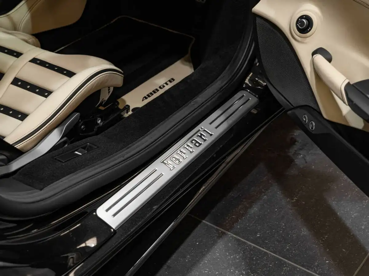 2017-ferrari-488-39-488-gtb-big-16
