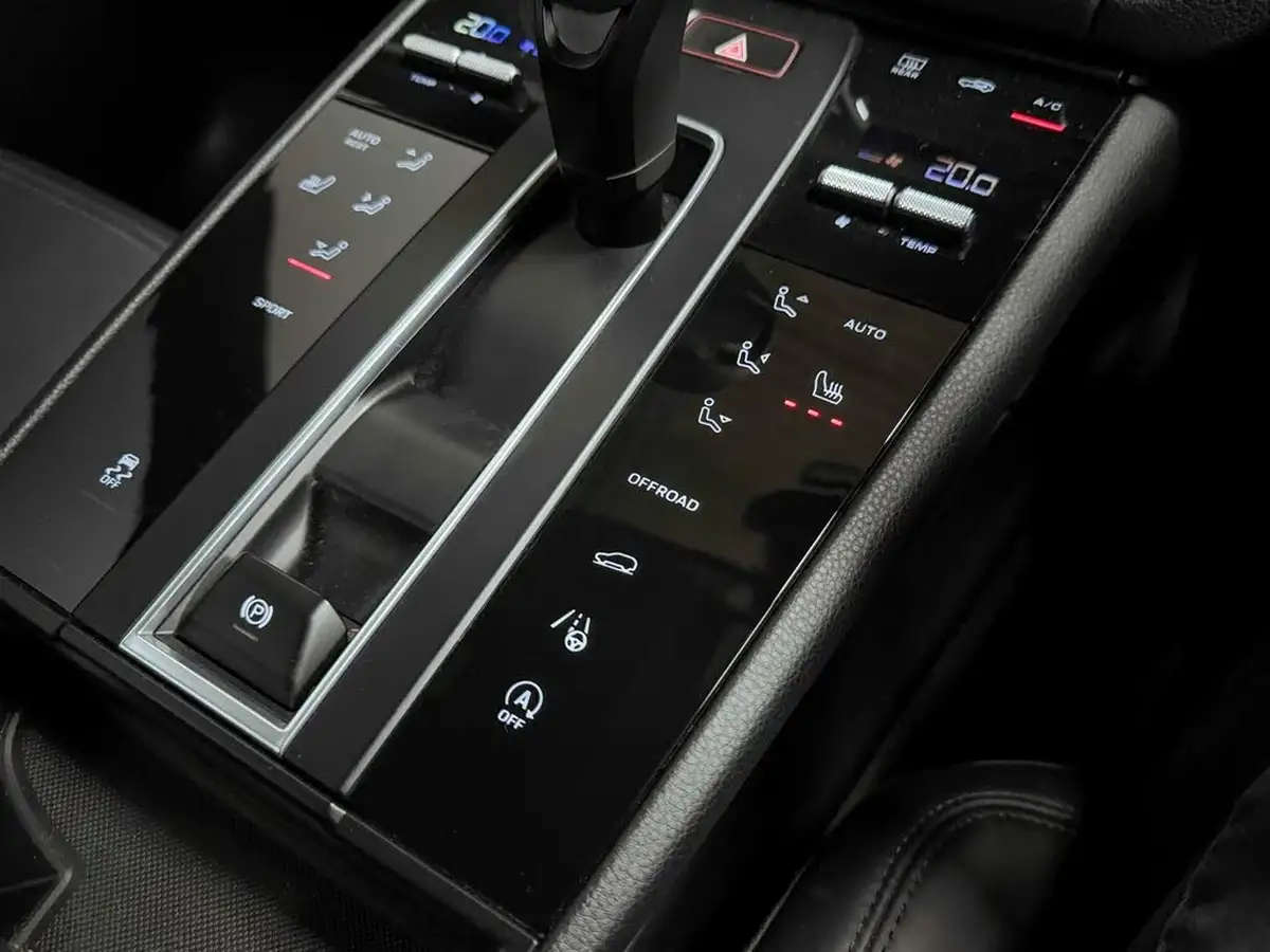 2023-porsche-macan-20-big-30