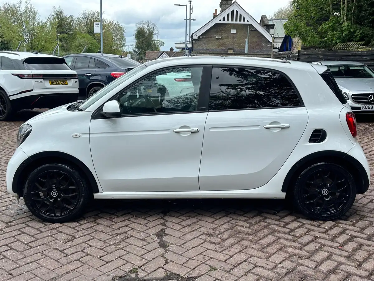 2016-smart-forfour-09-edition-white-big-6