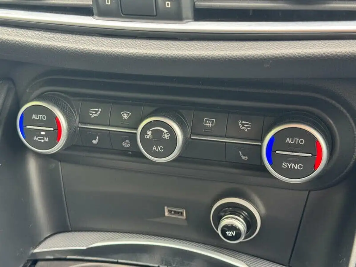 2018-alfa-romeo-stelvio-22td-speciale-207bhp-big-25