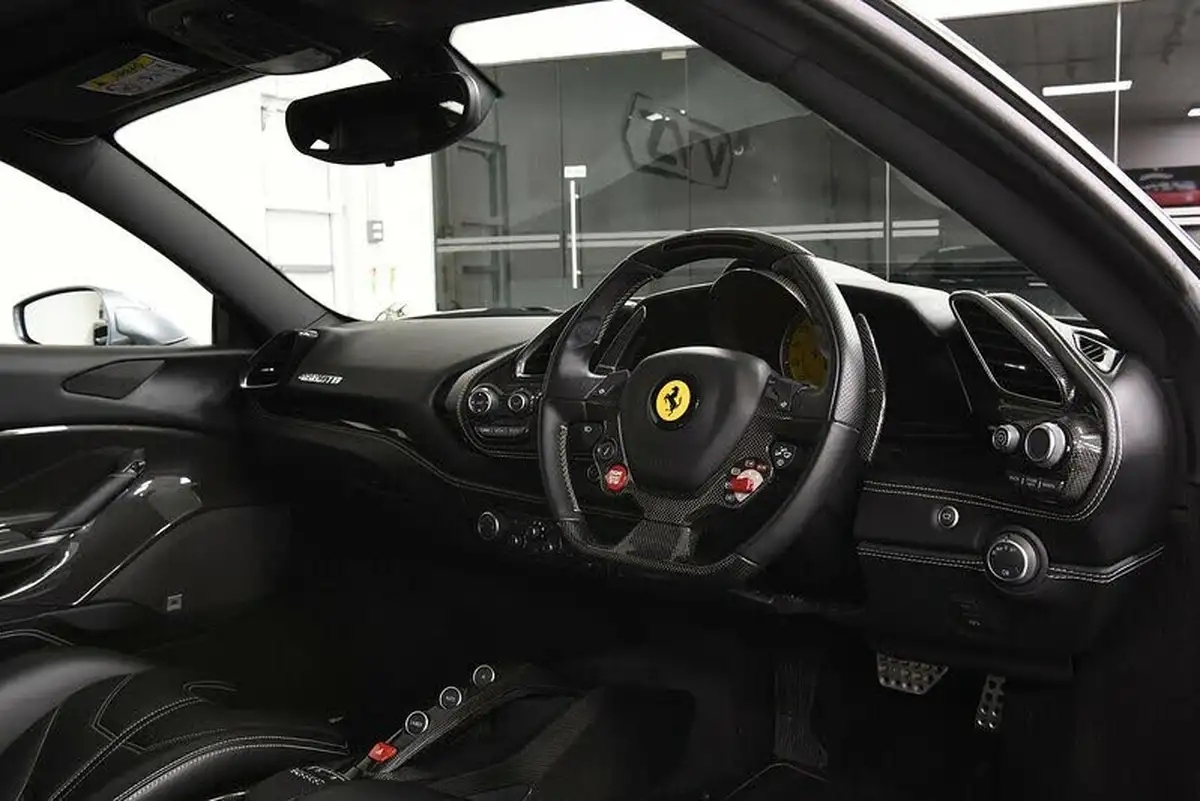 2017-ferrari-488-39-488-gtb-big-3