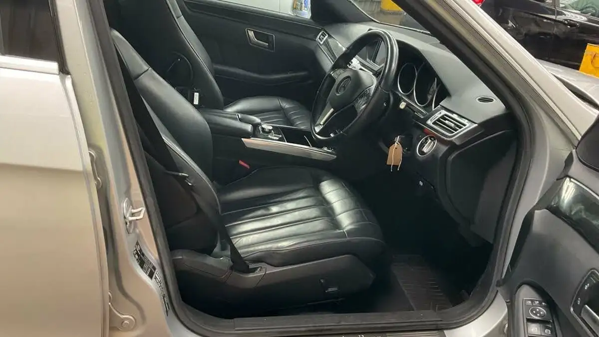 2013-mercedes-benz-e-class-21td-e220-cdi-se-21cdi-170bhp-saloon-4d-7g-tronic-plus-big-6