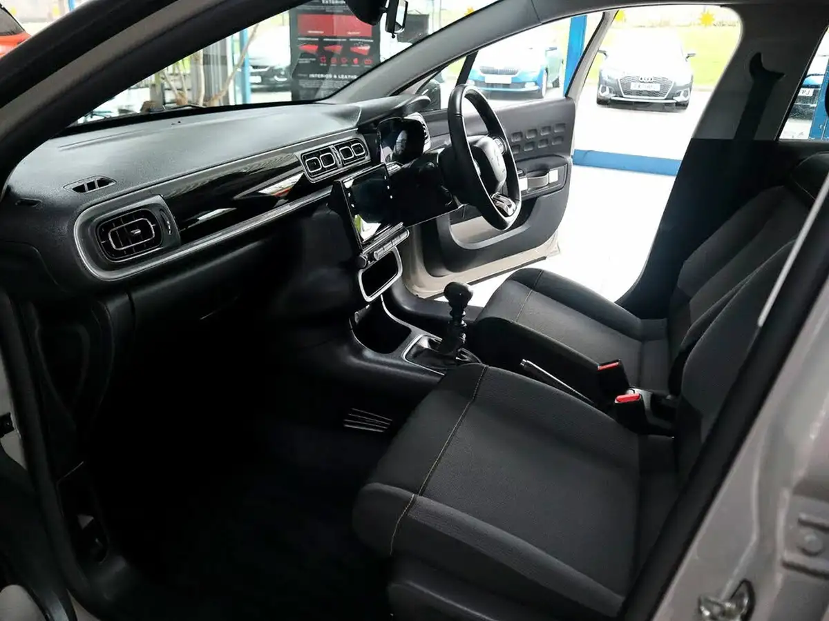 2021-citroen-c3-12-puretech-shine-110ps-big-3