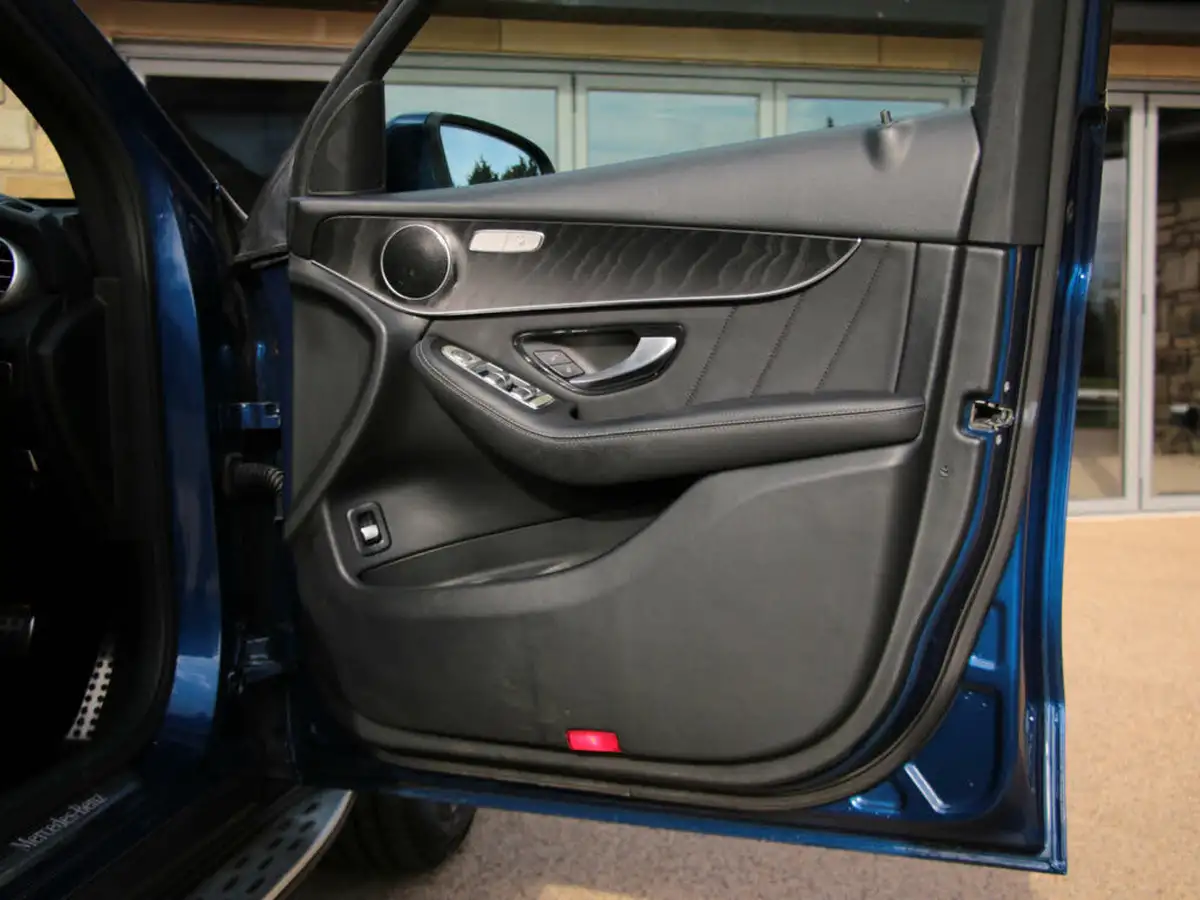 2020-mercedes-benz-glc-class-20-glc300-amg-line-premium-station-wagon-5d-big-40