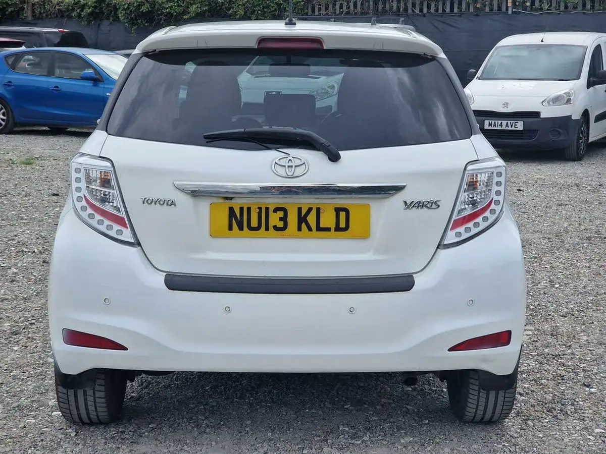 2013-toyota-yaris-133-trend-vvt-i-5d-big-5