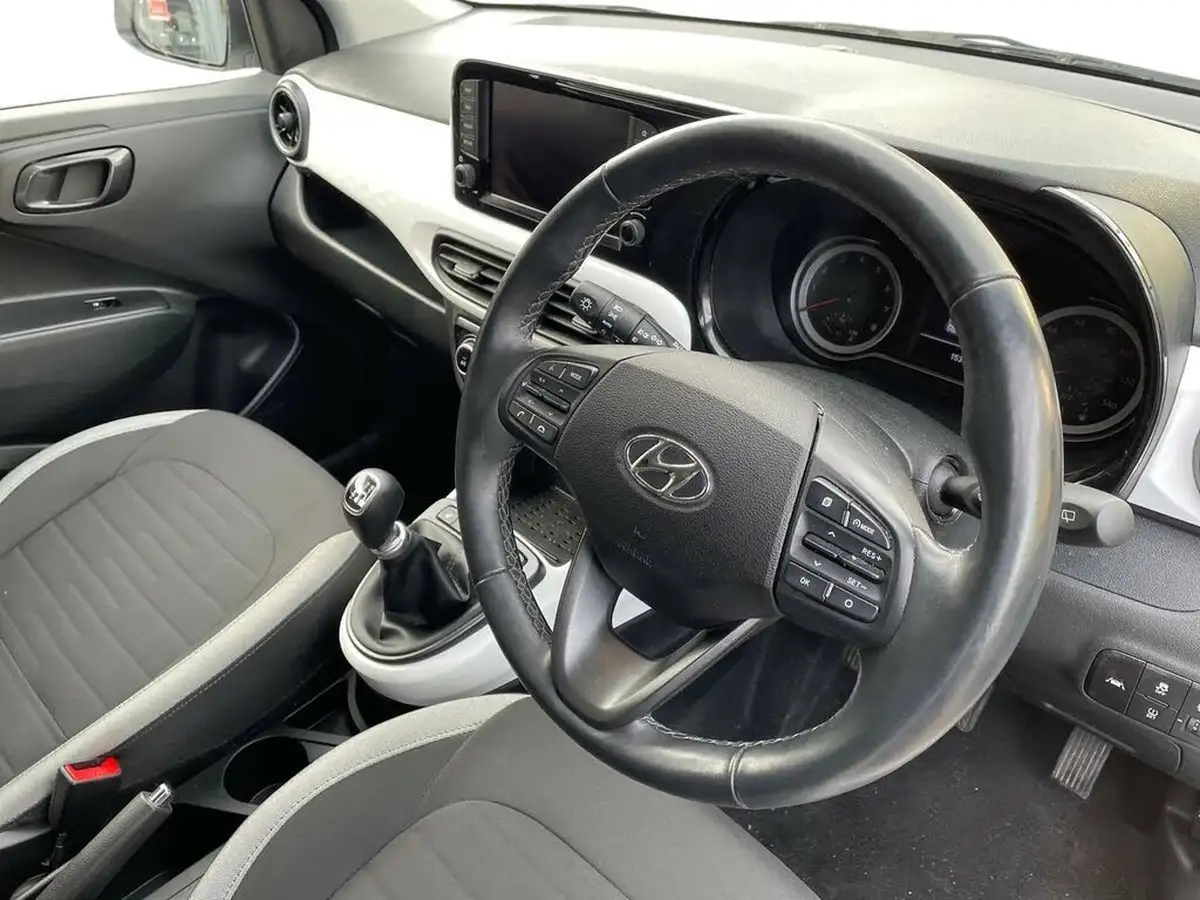 2022-hyundai-i10-10-premium-big-14