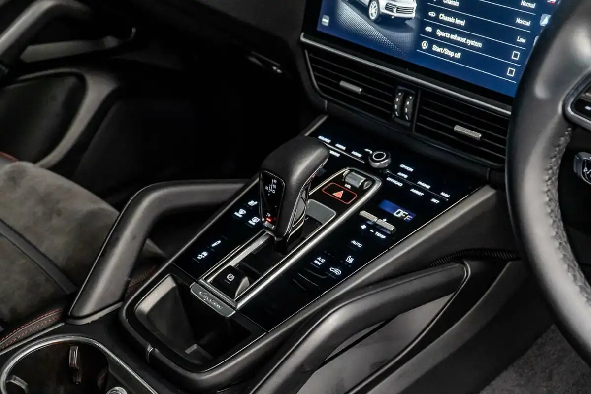 2023-porsche-cayenne-40-v8-gts-station-wagon-big-33