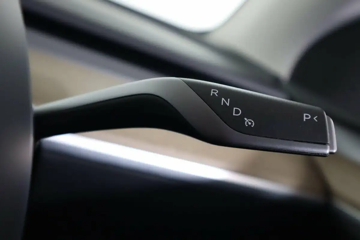 2023-tesla-model-y-e-performance-big-14