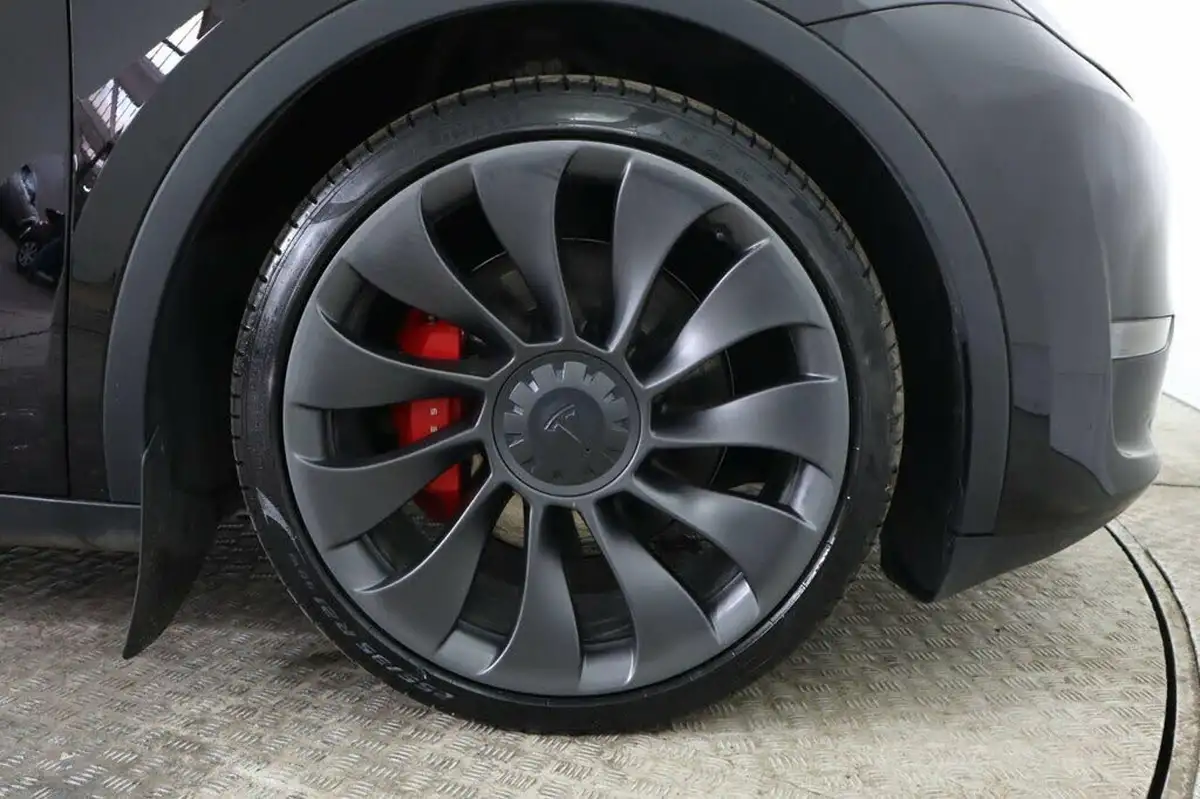 2023-tesla-model-y-e-performance-big-18