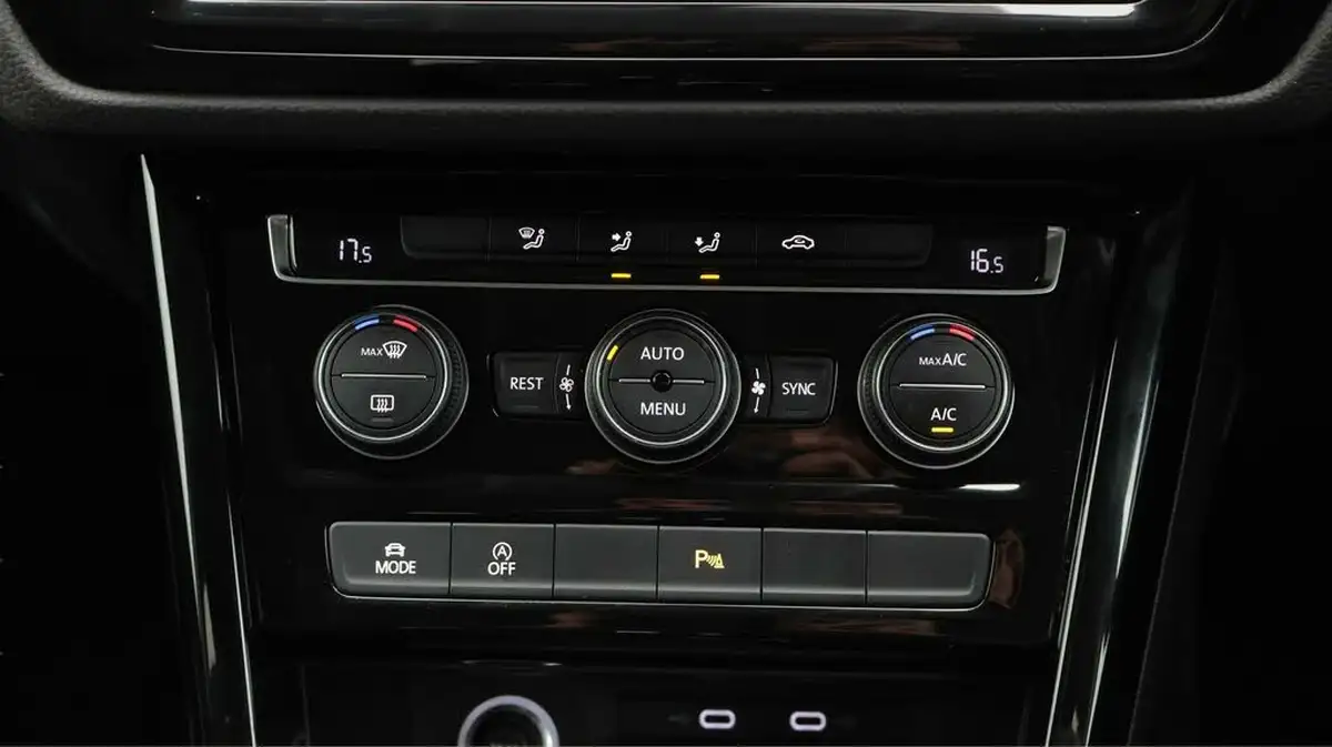 2021-volkswagen-touran-15-tsi-sel-dsg-big-12
