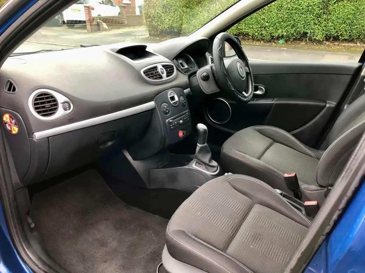 2009-renault-clio-12-dynamique-16v-100-hatchback-5d-big-35