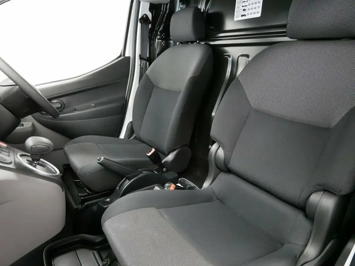 2021-nissan-env200-e-tekna-rapid-panel-van-big-5