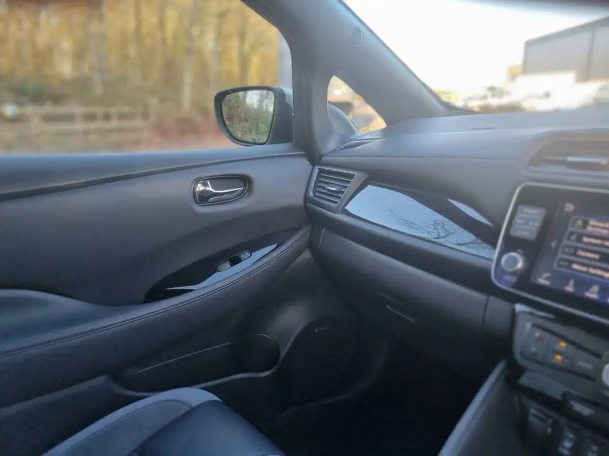 2021-nissan-leaf-e-tekna-big-29