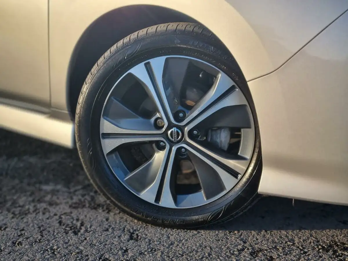2021-nissan-leaf-e-tekna-big-1