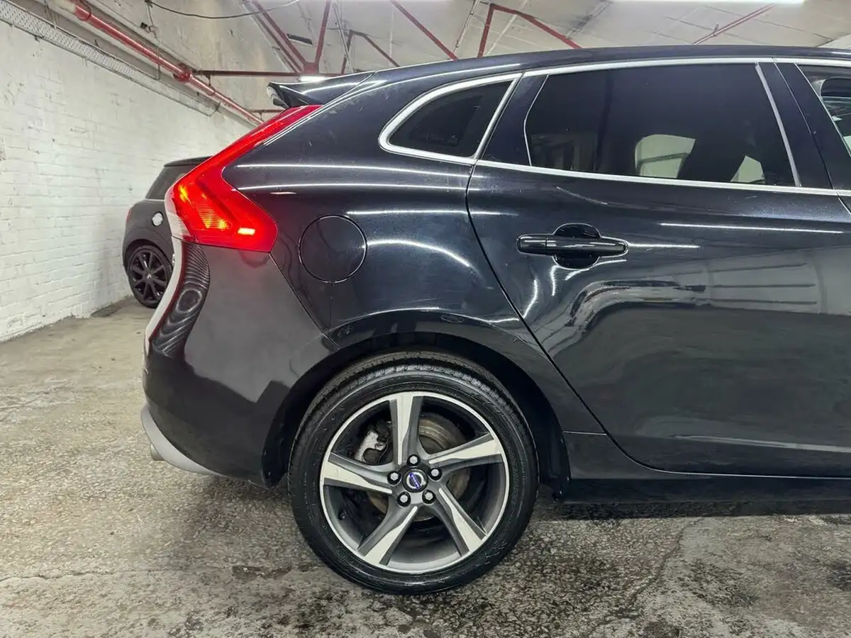 2014-volvo-v40-20td-d3-r-design-lux-nav-big-35