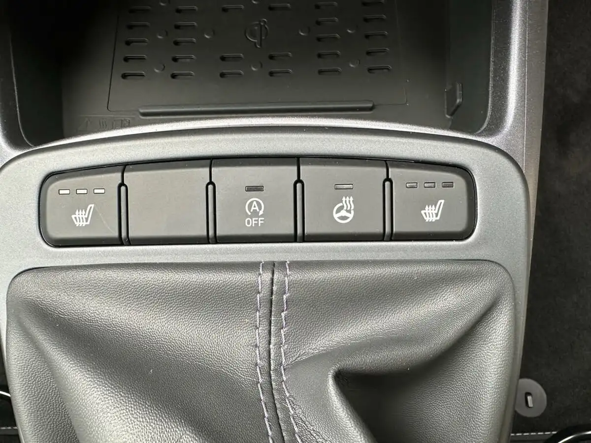2024-hyundai-i10-12-premium-79ps-big-32