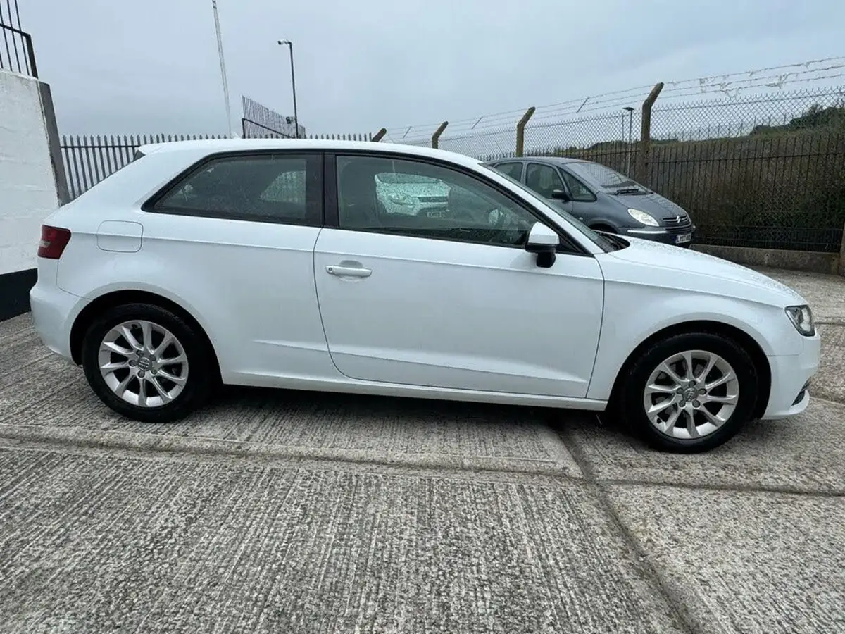 2013-audi-a3-16td-se-hatchback-3d-big-9