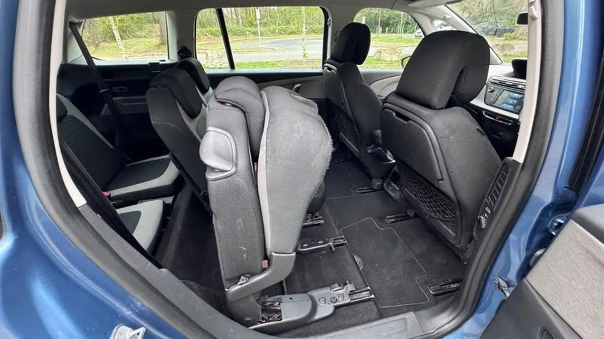 2015-citroen-grand-c4-picasso-16bluehdi-exclusive-big-26