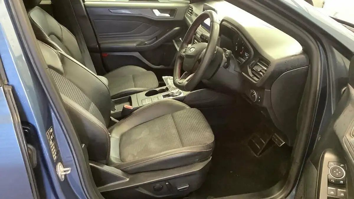 2019-ford-focus-15-st-line-x-hatchback-auto-big-2
