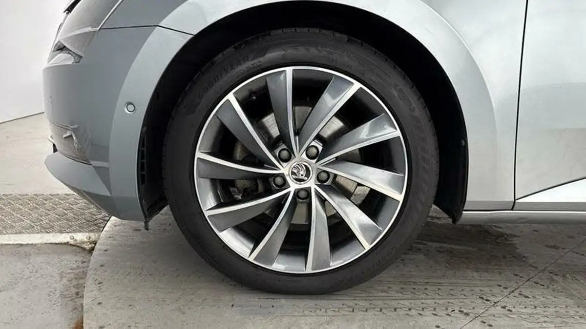 2017-skoda-superb-20-tsi-laurin-klement-220ps-hatchback-big-39