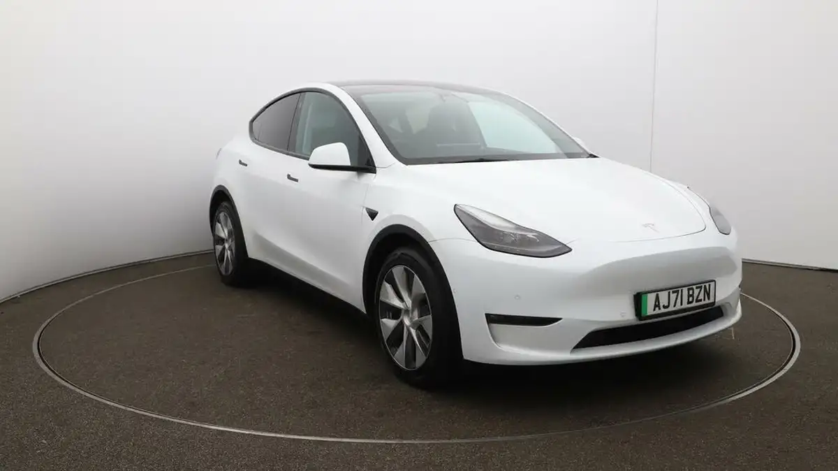 2022-tesla-model-y-e-long-range-big-34