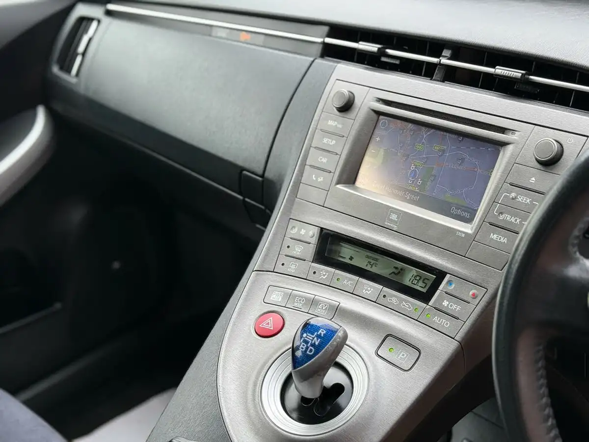 2012-toyota-prius-18-vvt-i-t-spirit-hybrid-leather-1794cc-big-41
